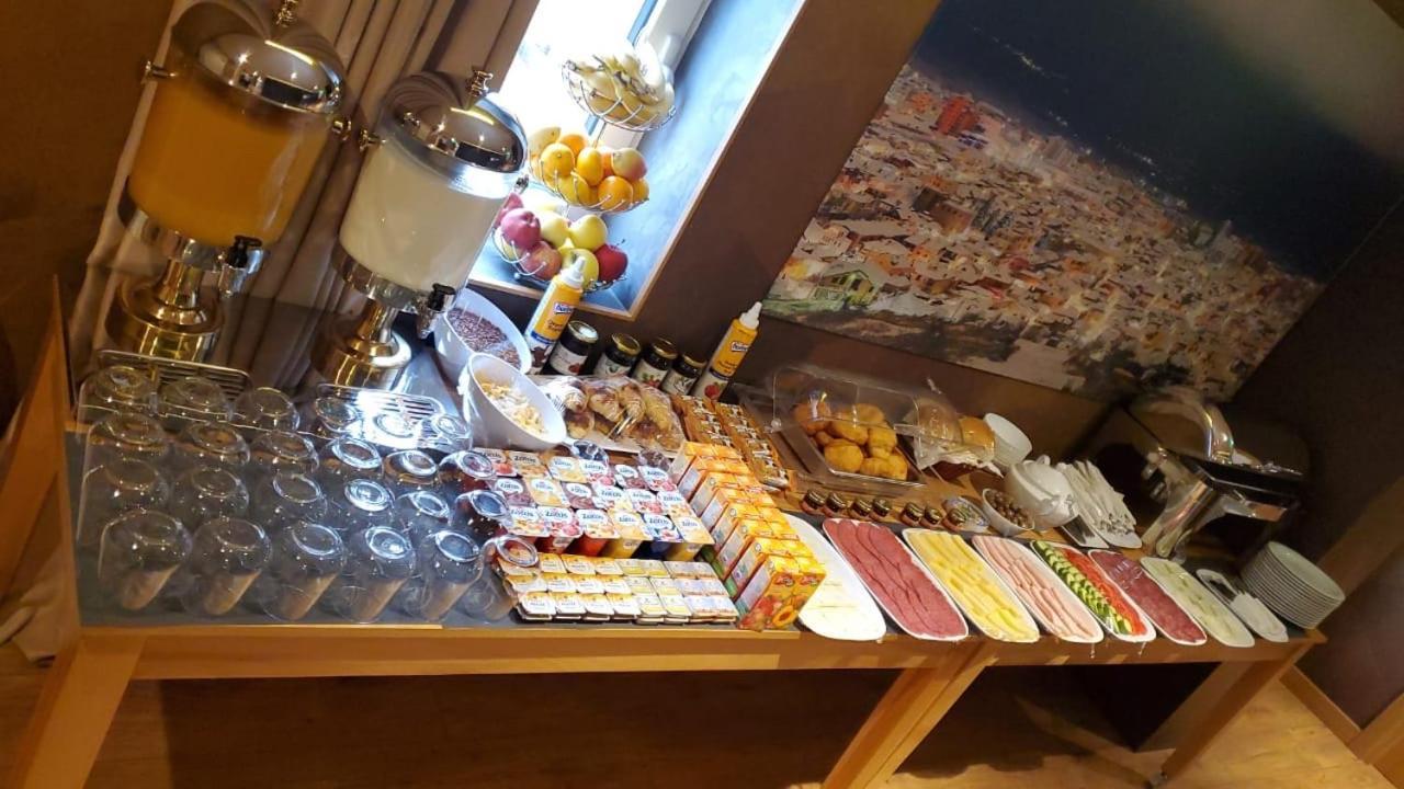 Richmond Hotel คอร์เชอ ภายนอก รูปภาพ