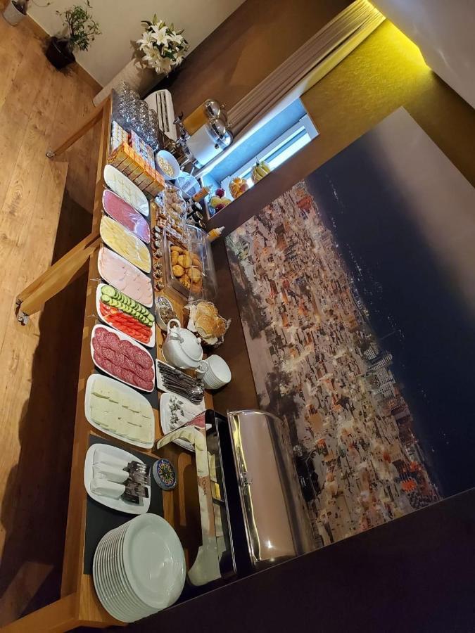 Richmond Hotel คอร์เชอ ภายนอก รูปภาพ