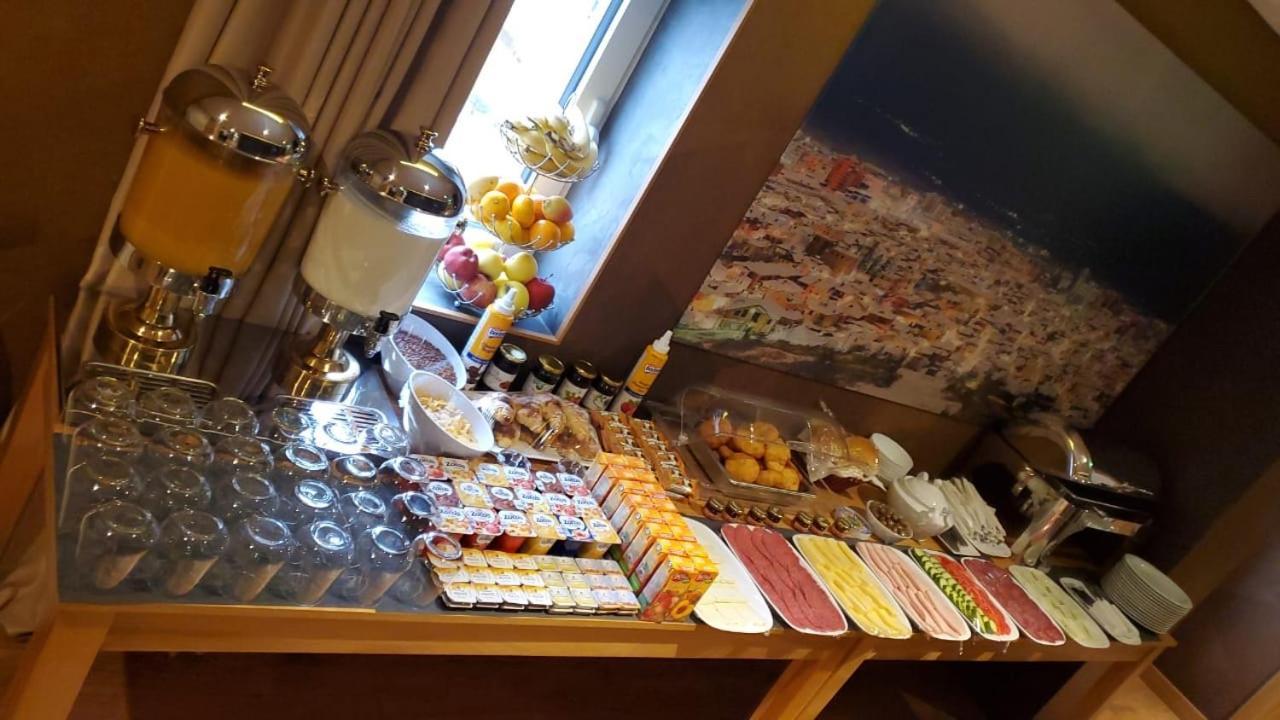 Richmond Hotel คอร์เชอ ภายนอก รูปภาพ