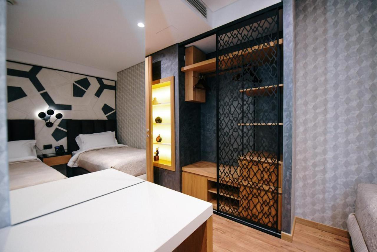 Richmond Hotel คอร์เชอ ภายนอก รูปภาพ