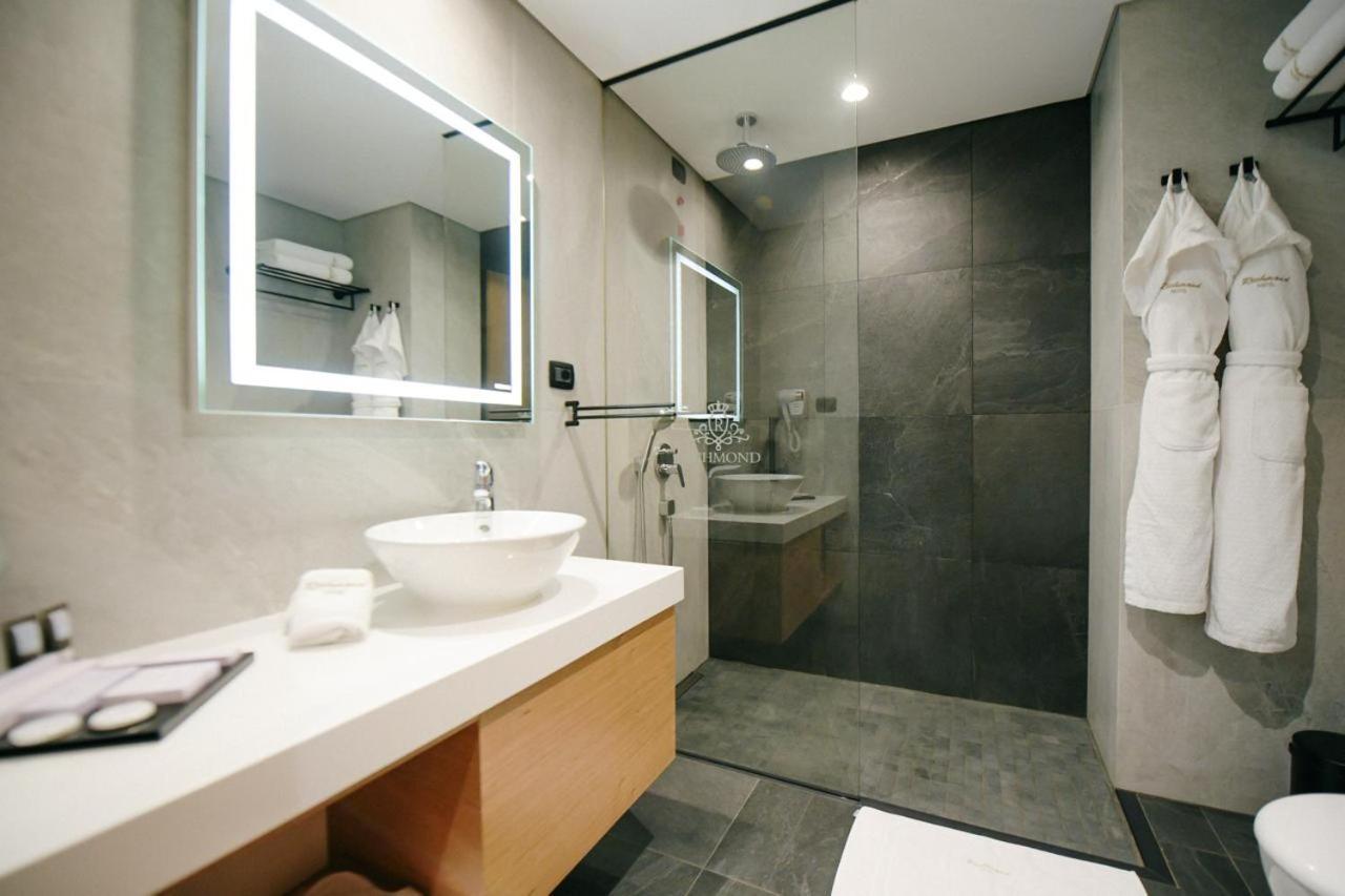 Richmond Hotel คอร์เชอ ภายนอก รูปภาพ