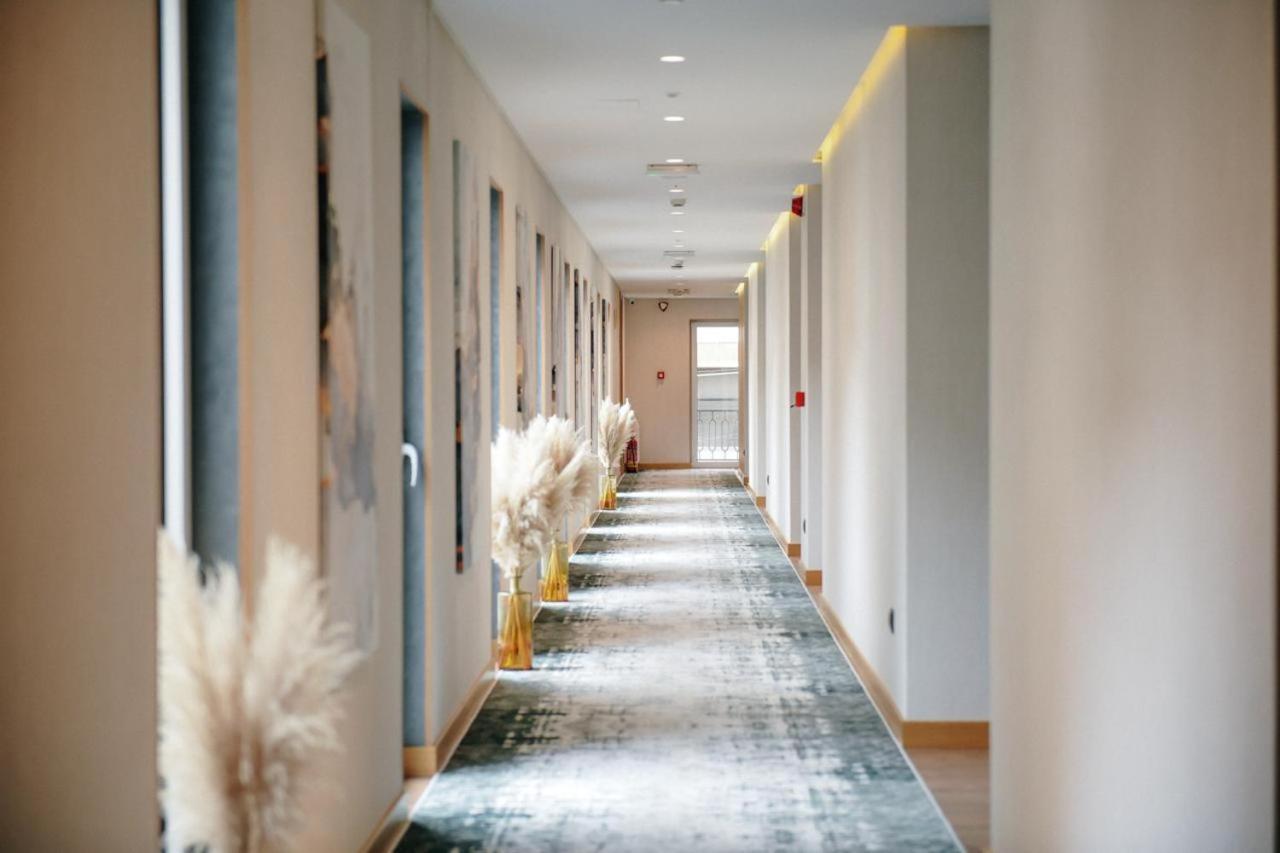 Richmond Hotel คอร์เชอ ภายนอก รูปภาพ