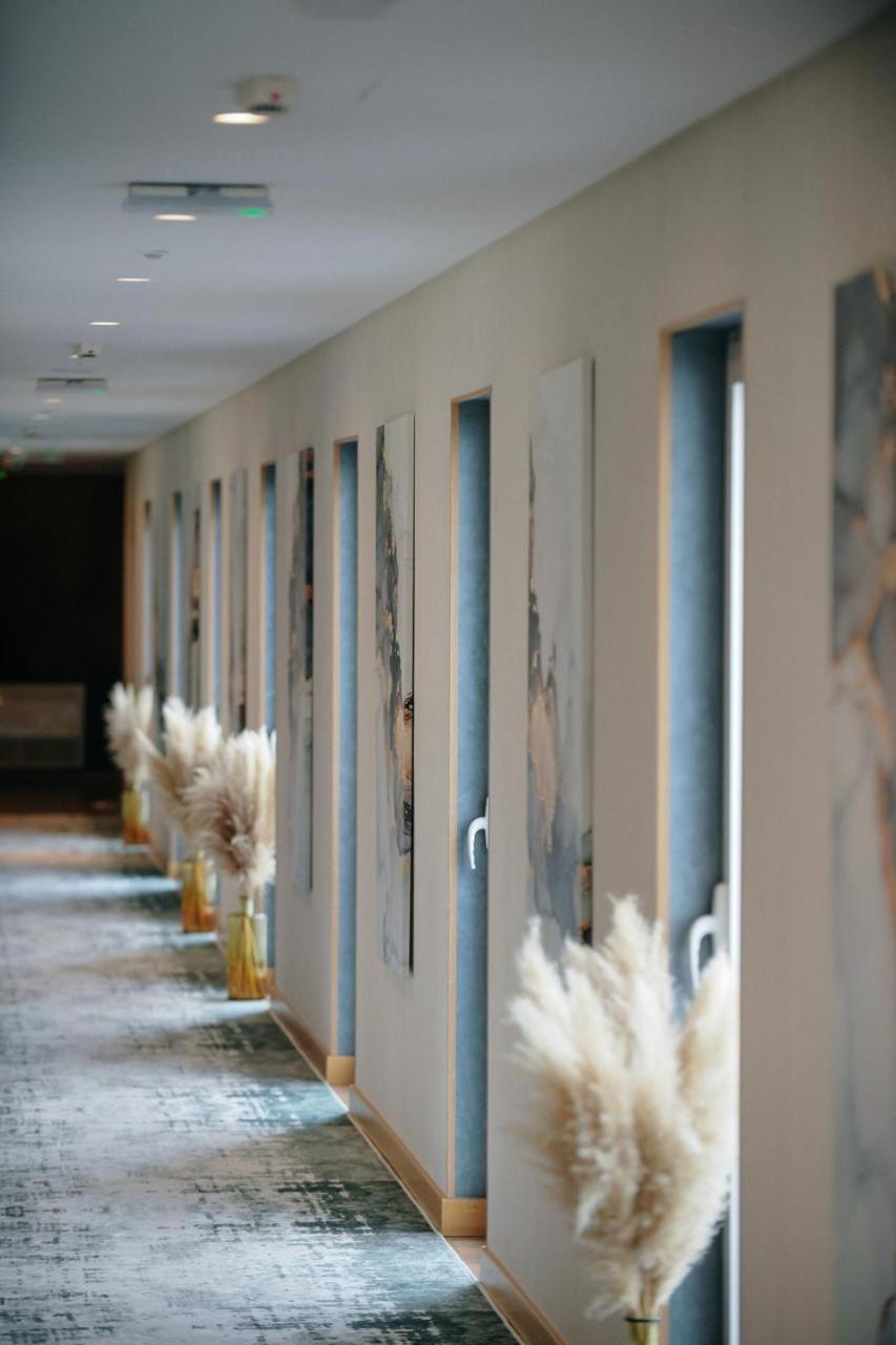 Richmond Hotel คอร์เชอ ภายนอก รูปภาพ