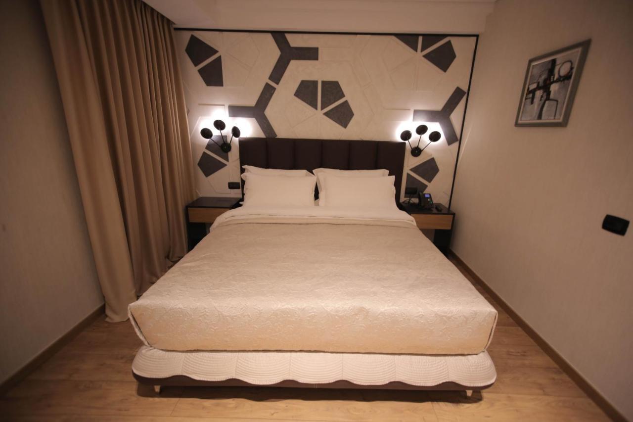 Richmond Hotel คอร์เชอ ภายนอก รูปภาพ