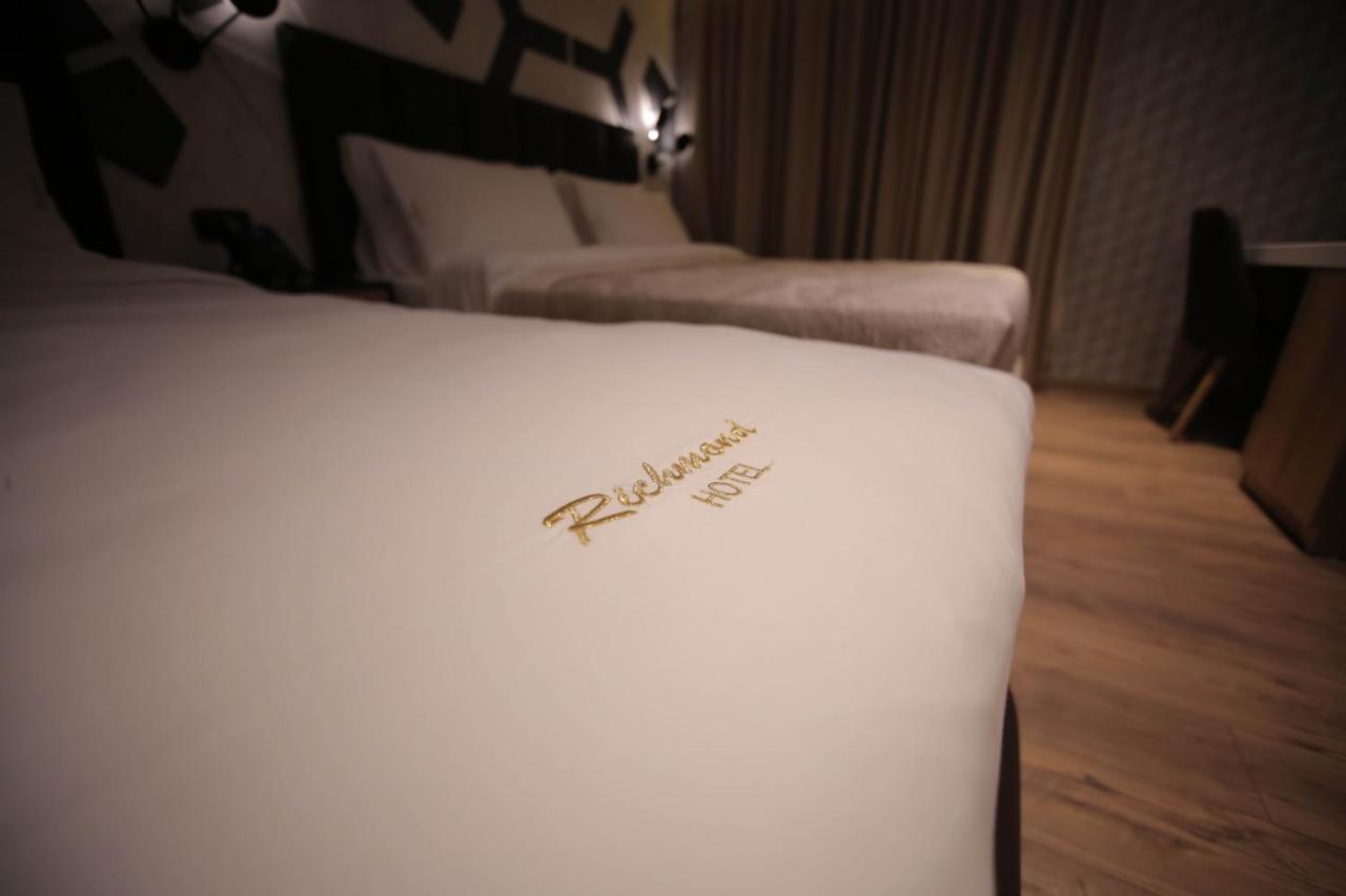 Richmond Hotel คอร์เชอ ภายนอก รูปภาพ
