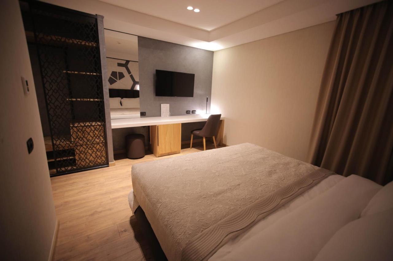 Richmond Hotel คอร์เชอ ภายนอก รูปภาพ