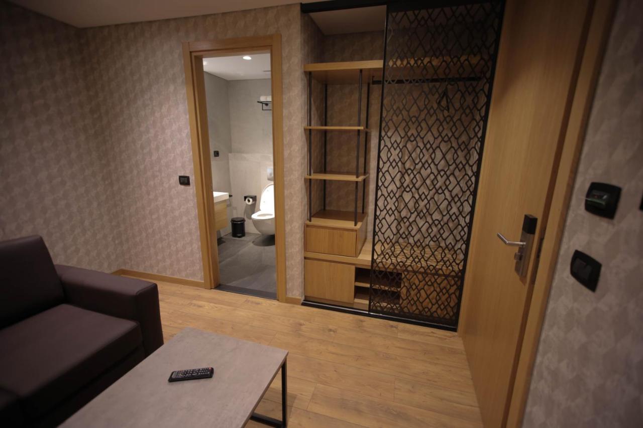 Richmond Hotel คอร์เชอ ภายนอก รูปภาพ