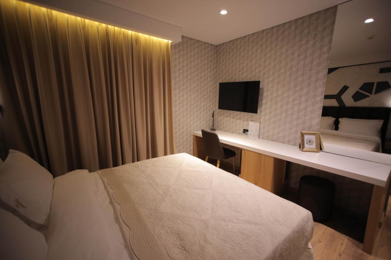 Richmond Hotel คอร์เชอ ภายนอก รูปภาพ