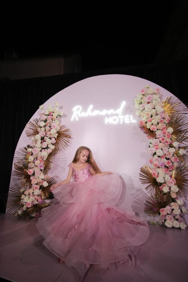 Richmond Hotel คอร์เชอ ภายนอก รูปภาพ